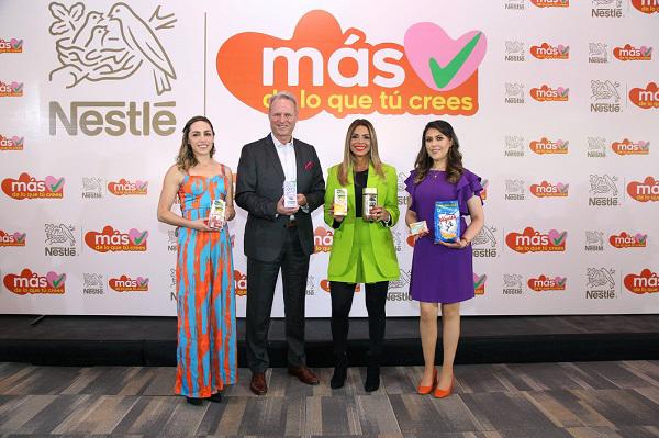 $!De izquierda y derecha María Emilia Reyes, nutricionista y coach nutricional, Christof Leuenberger, presidente ejecutivo de Nestlé Ecuador, Susana De Freitas, chief marketing officer de Nestlé Ecuador y Verónica Iñiguez, líder de Nutrición de Nestlé Ecuador.