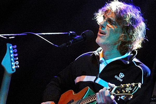 $!El músico argentino Alberto Spinetta es usado como referencia en la sesión.