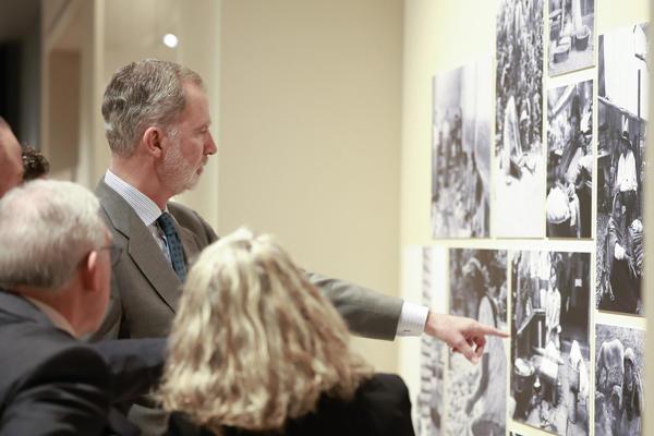 $!MADRID, 16/03/2026.- El Rey Felipe VI visita este lunes la exposición 'La mitad del mundo. La mujer en el México indígena' que se exhibe en el Museo Arqueológico Nacional (MAN), en Madrid.