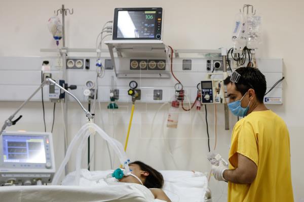 Sistema de salud en Argentina colapsa debido a la pandemia por COVID-19