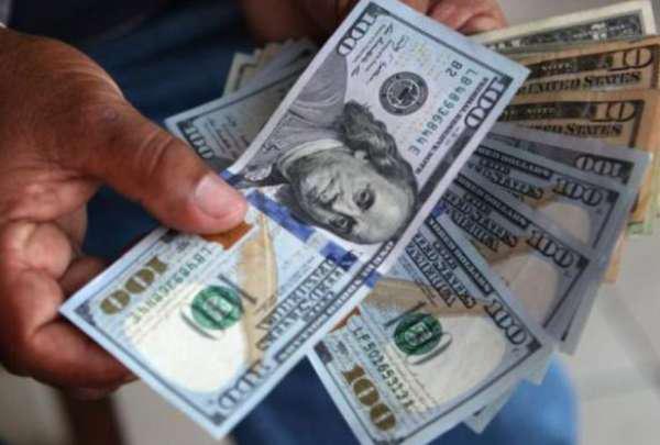 Vacunadores fueron sorprendidos mientras esperaban a su víctima afuera de banco en Ambato