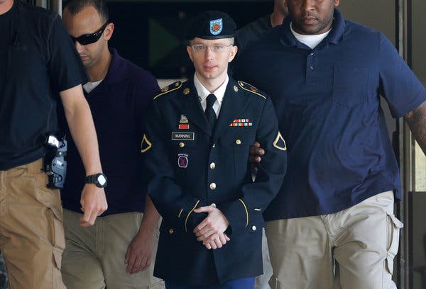 Manning, informante de WikiLeaks, abre cuenta en Twitter desde la cárcel
