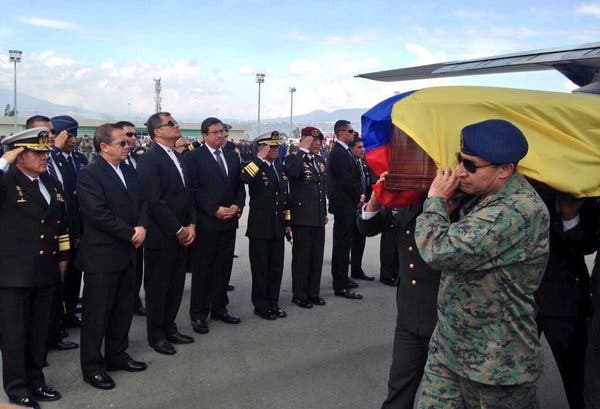 Correa encabeza recibimiento de restos de militares