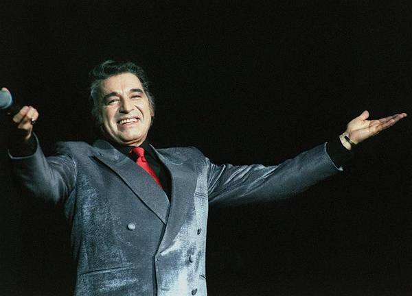 Exhuman al cantante argentino Sandro por reclamo de paternidad