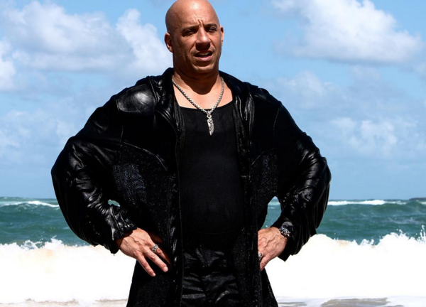 La graciosa presentación de Vin Diesel cantando en un coro