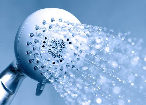 Por qué no debe ducharse en las mañanas