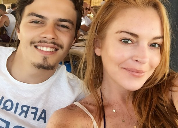 Lindsay Lohan seguirá con su novio que “trató de estrangularla”