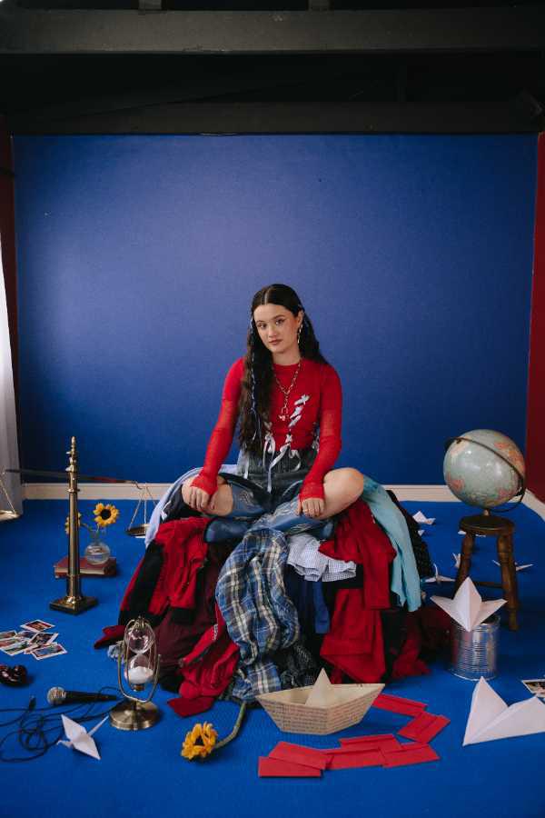 $!El título del álbum simboliza la ruptura de la burbuja protectora que creamos, enfrentando así las realidades del mundo.