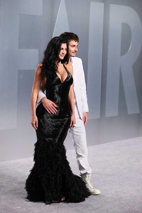 $!Kylie Jenner y Timothée Chalamet protagonizaron una de las imágenes más comentadas de la noche en la alfombra roja de la celebración.