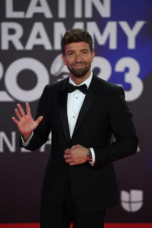 $!El cantante interpretará éxitos como “Solamente tú”, “Saturno” y “El mismo aire”.