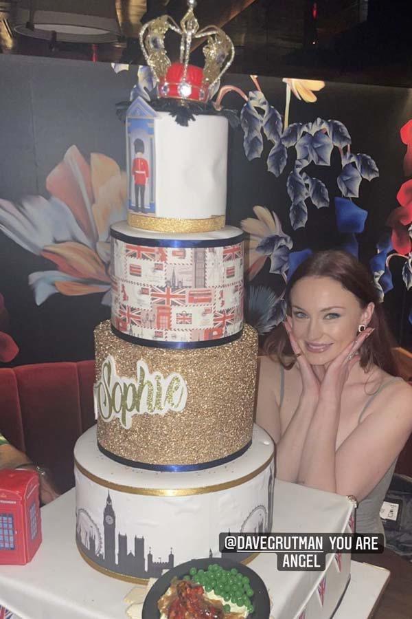 $!La estrella de 'Juego de Tronos' ha presumido de su postre sorpresa con una temática muy especial.