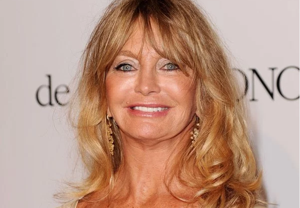Goldie Hawn muestra su conservada figura a los 70 años
