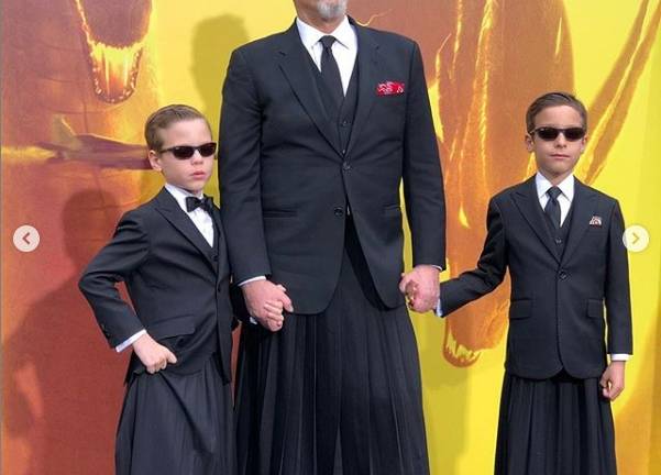 Miguel Bosé muestra públicamente a sus hijos