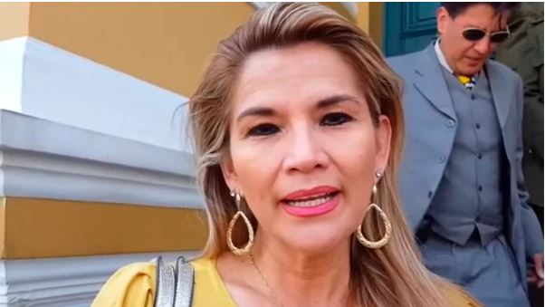 Fiscalía de Bolivia ordena el arrestro de la expresidenta interina Jeanine Añez