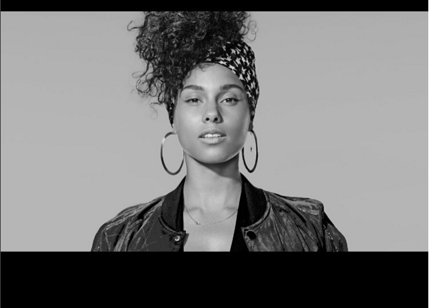 Alicia Keys comparte una foto sin editar de su cuerpo