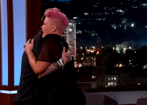 La emocionante reacción de Pink al conocer a Johnny Depp