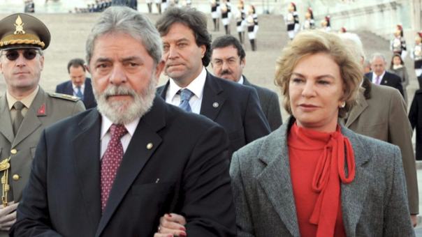 Decenas de políticos de izquierda despiden a la esposa de Lula
