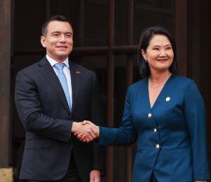 La presidenta de Perú, Keiko Fujimori, recibió en Palacio de Gobierno al presidente de Ecuador, Daniel Noboa.