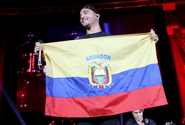 Artistas entregan taquilla de concierto para apoyar a Ecuador