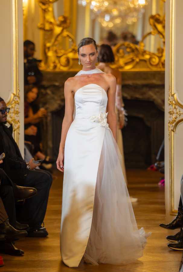 $!Vestido de la colección Etérea de la diseñadora Isabella Salvador en la semana de la moda en París 2024.