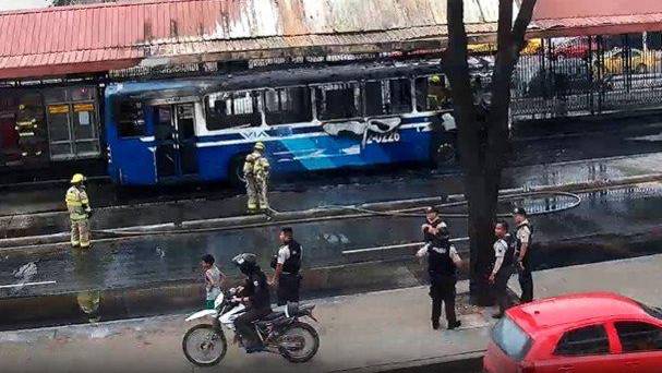 ¿Por qué un bus de la Metrovía se incendió en Guayaquil? Esto dijo la Policía Nacional