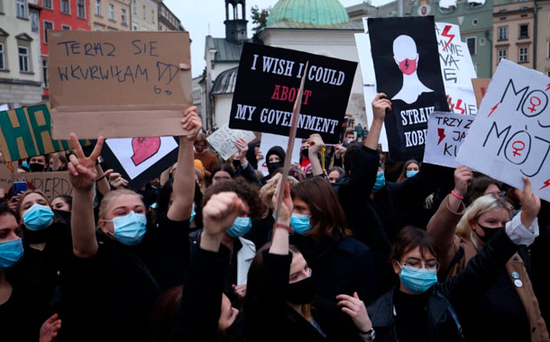 Ola de protestas en Polonia por la decisión de Tribunal de limitar el aborto