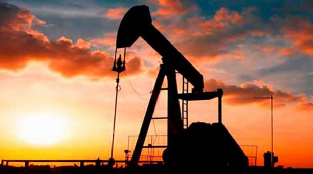 Barril de petróleo se dispara a más del 20% en Nueva York