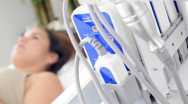 Tratamientos de menopausia aumentan riesgo de cáncer de seno