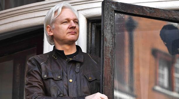 Assange responde a pedido de no intervenir en política local