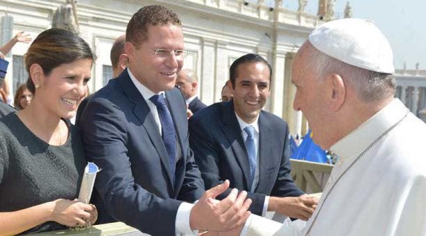 Hay dinero para la visita del papa a Quito, pese a la crisis, según Rodas