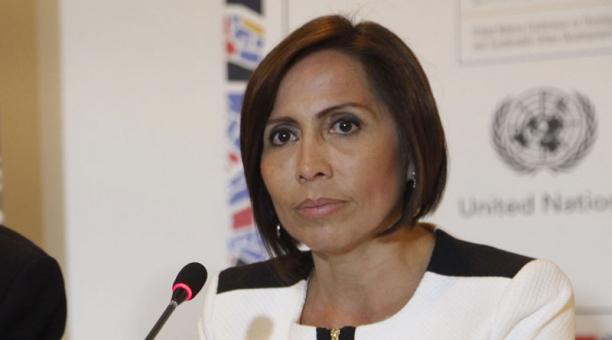 Exministra Duarte ingresa a Embajada argentina