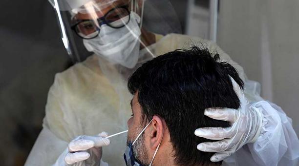 El extraño caso del ecuatoriano que permaneció con el coronavirus inactivo durante meses