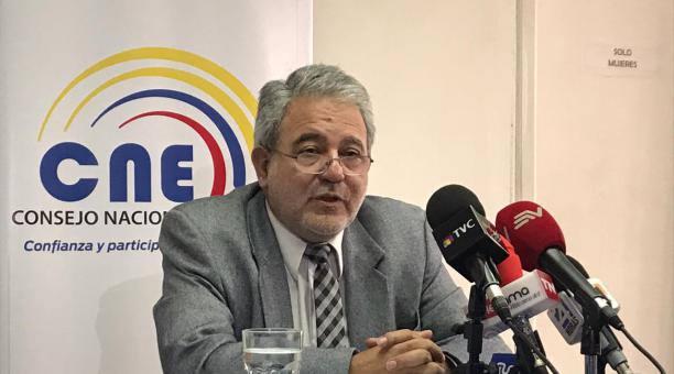 La mayoría del CNE destruye al sistema político, dice consejero Luis Verdesoto
