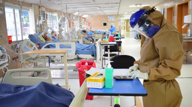 Hospitales en Quito al límite de su capacidad por aumento de pacientes con coronavirus