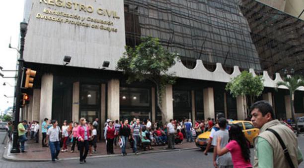 Operativo contra presuntos tramitadores en exteriores del Registro de Civil: exigían dinero para gestionar turnos