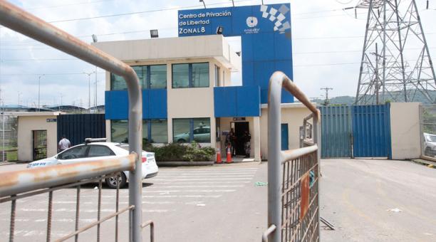 8 muertos y policías heridos por amotinamiento en Penitenciaría de Guayaquil