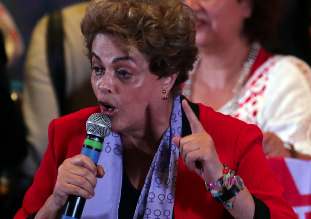 Comisión aprueba informe sobre destitución de Rousseff