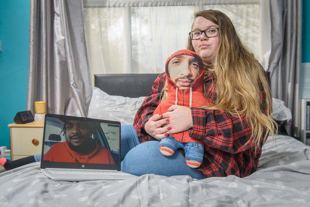 $!Se conocieron por Facebook y se casaron por Zoom: la historia de un amor digital