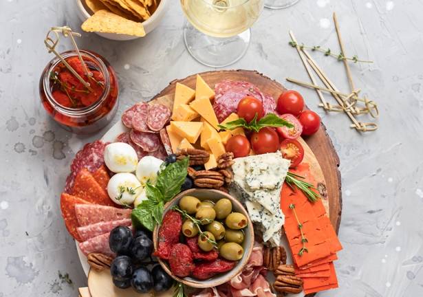 Cómo armar tu tabla de piqueos navideña