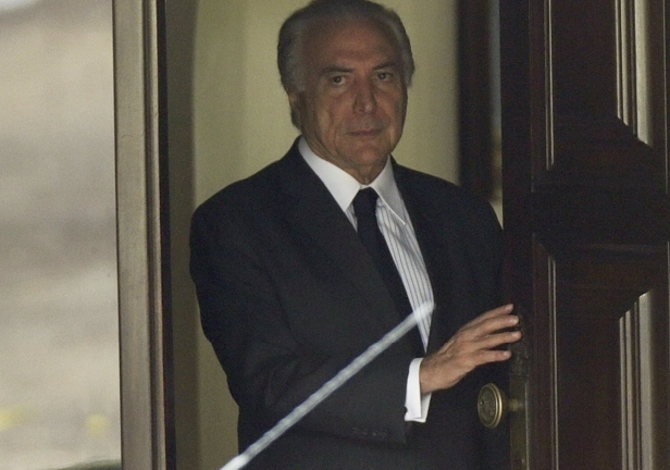 Temer asume Brasil por 180 días tras salida de Rousseff