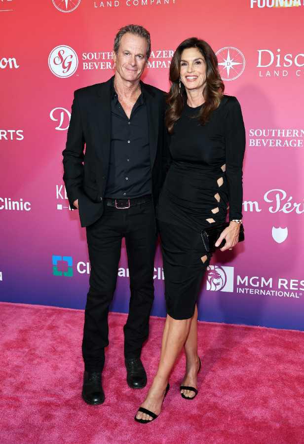 $!Cindy Crawford reveló que su esposo, Rande Gerber, ha influido en su decisión de evitar el quirófano.