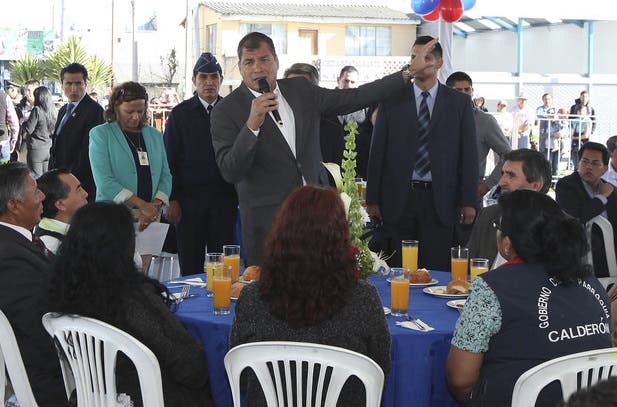 Correa no está de acuerdo con la propuesta de Rodas sobre el metro de Quito