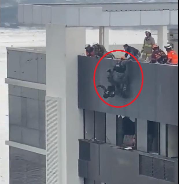 $!Hombre se lanza desde el piso 17 de un edificio del Puerto Santa Ana, en Guayaquil