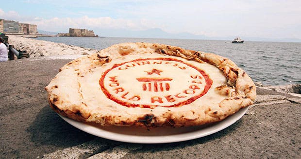 En Nápoles elaboran una pizza que establece un Récord Guinness