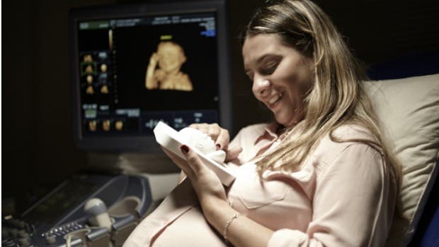 Una ecografía 3D permite a madres ciegas sentir a sus bebés