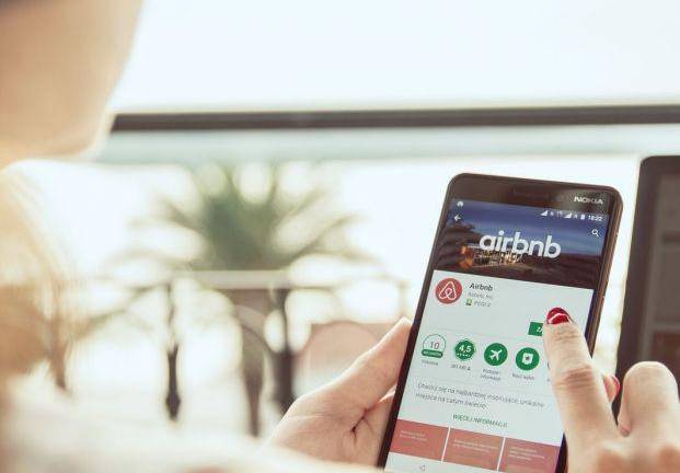 Se suspende reglamento para Airbnb, anuncia el ministro de Turismo
