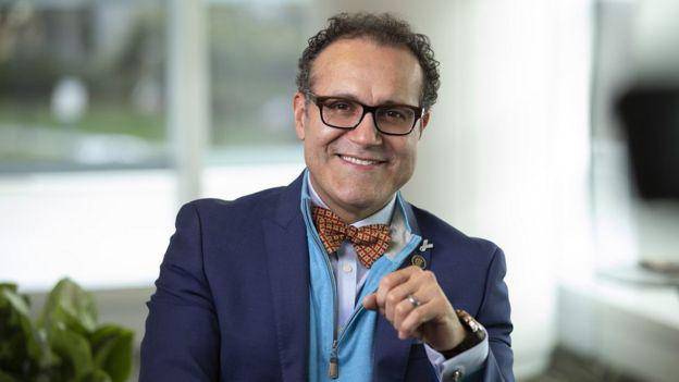 Brad Pitt producirá la película sobre 'Dr. Q', el inmigrante que cruzó el muro de Estados Unidos y se convirtió en el mejor neurocirujano