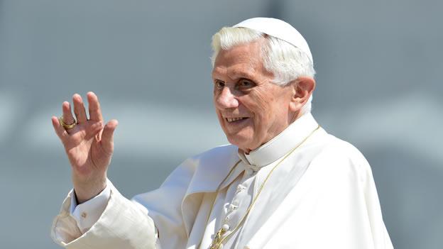 $!El papa emérito Benedicto XVI fue sucedido por el papa Francisco como el líder de la Iglesia católica.