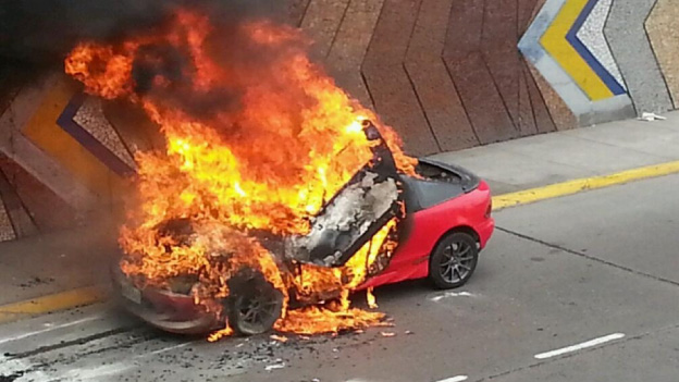 ¿Por qué se incendian los autos y cómo evitarlo?