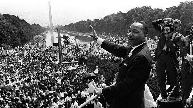 $!Martin Luther King Jr durante uno de sus multitudinarios discursos en la década de los 60. Foto: AFP